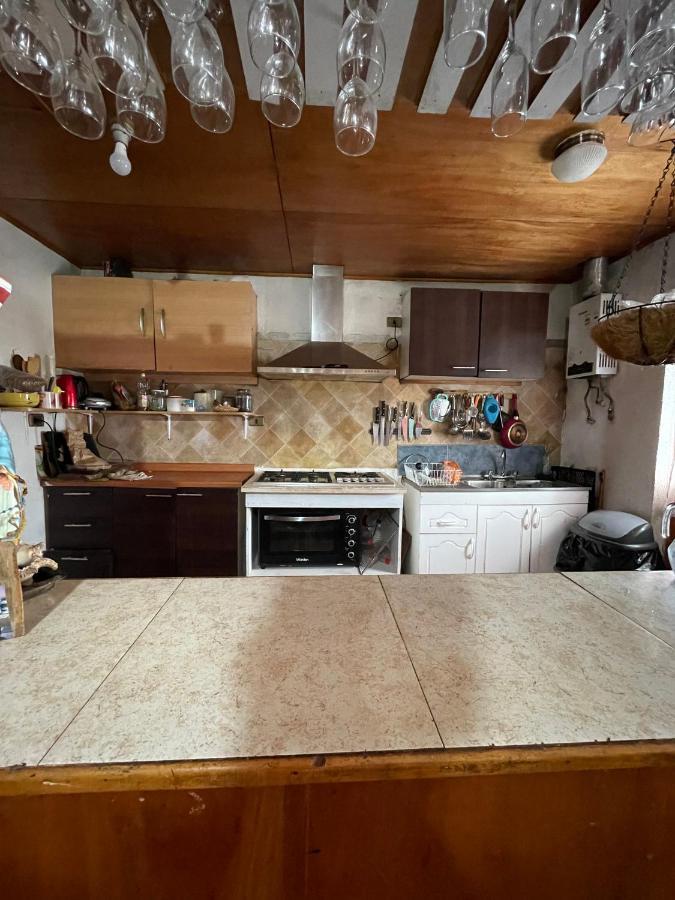 Pua Vaenga Hostel Ханга Роа Екстериор снимка