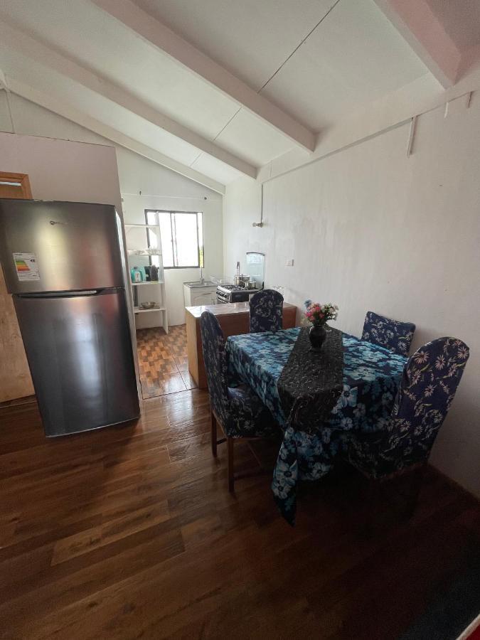 Pua Vaenga Hostel Ханга Роа Екстериор снимка