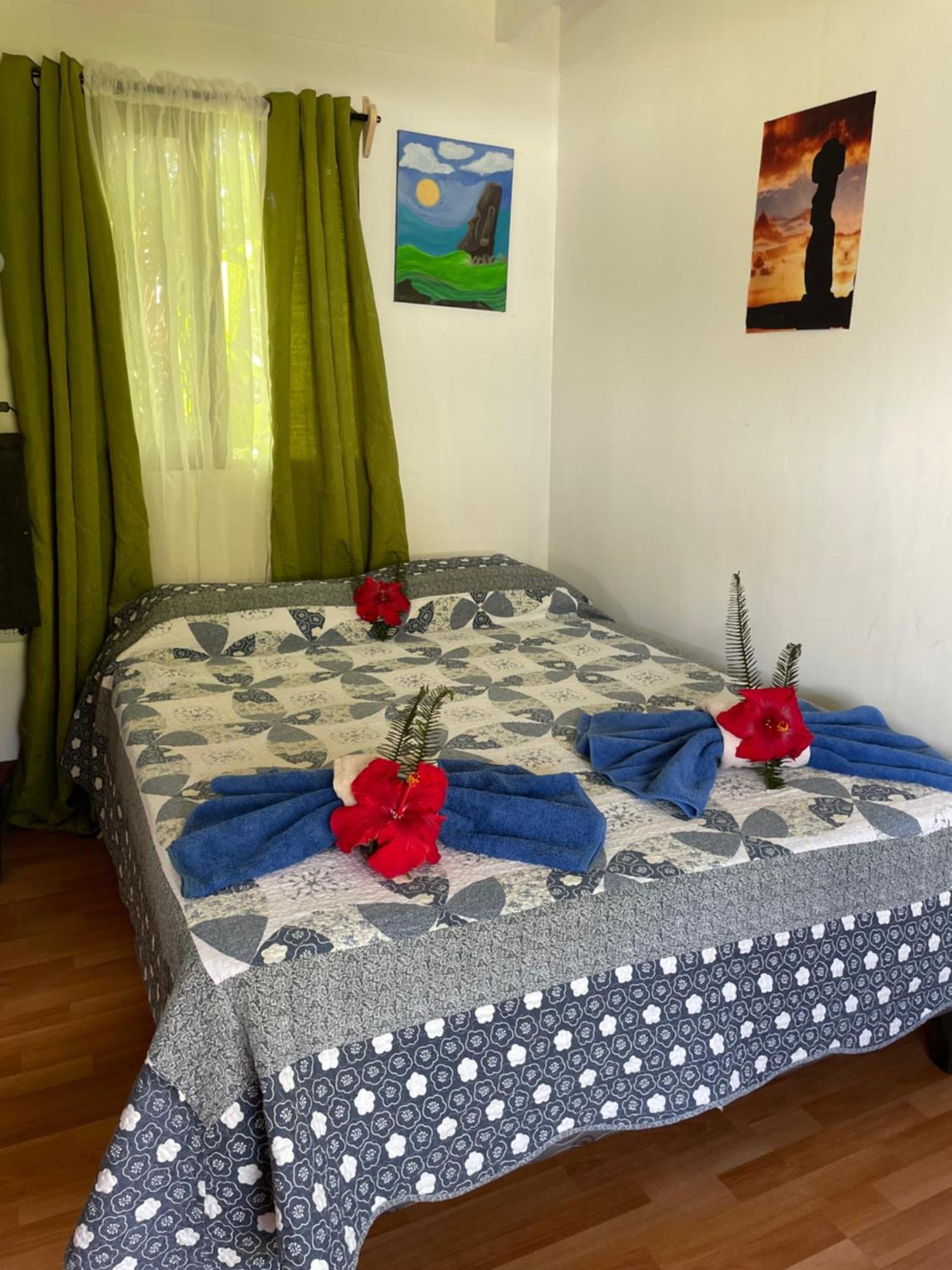 Pua Vaenga Hostel Ханга Роа Екстериор снимка