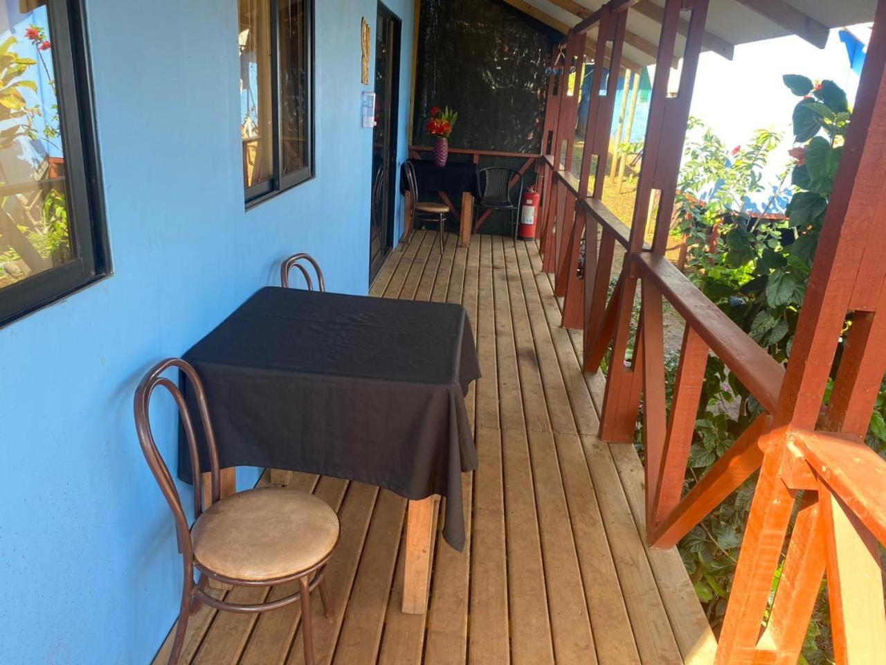 Pua Vaenga Hostel Ханга Роа Екстериор снимка