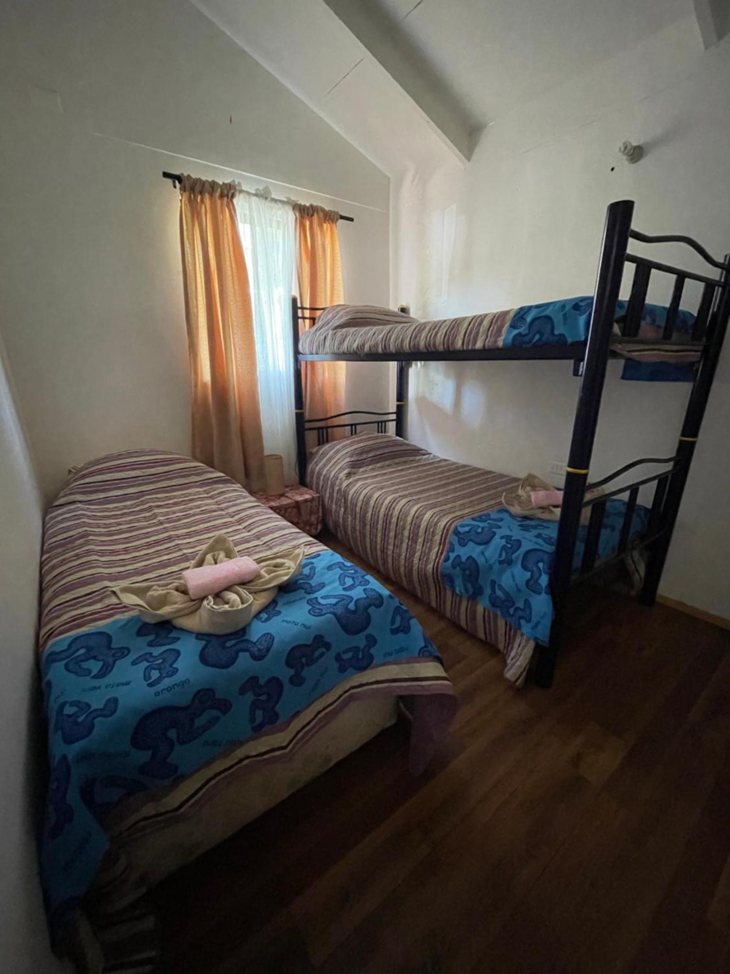 Pua Vaenga Hostel Ханга Роа Екстериор снимка
