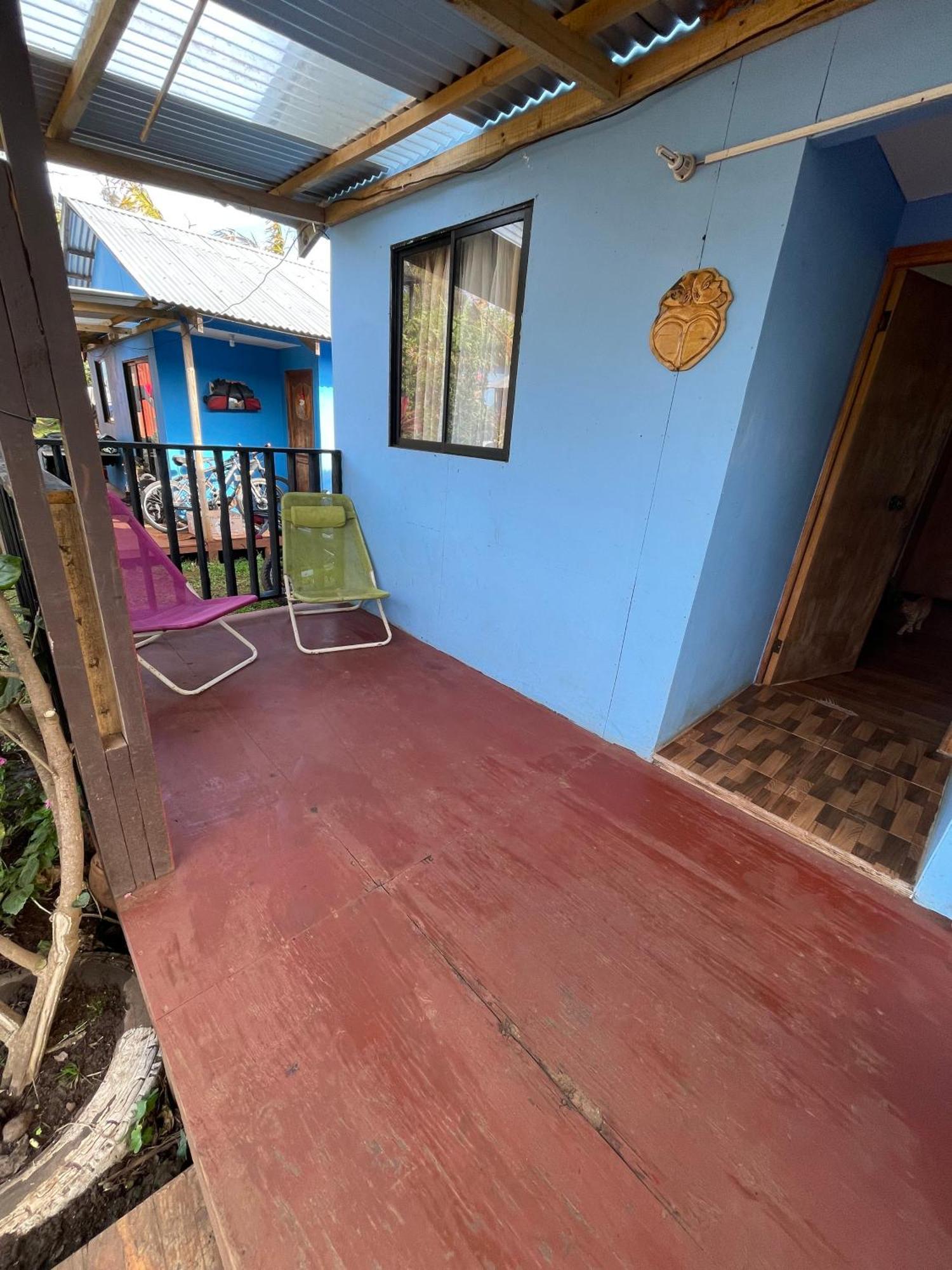Pua Vaenga Hostel Ханга Роа Екстериор снимка