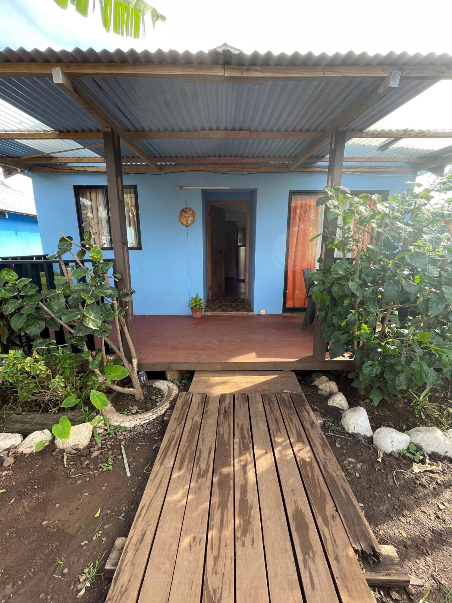 Pua Vaenga Hostel Ханга Роа Екстериор снимка