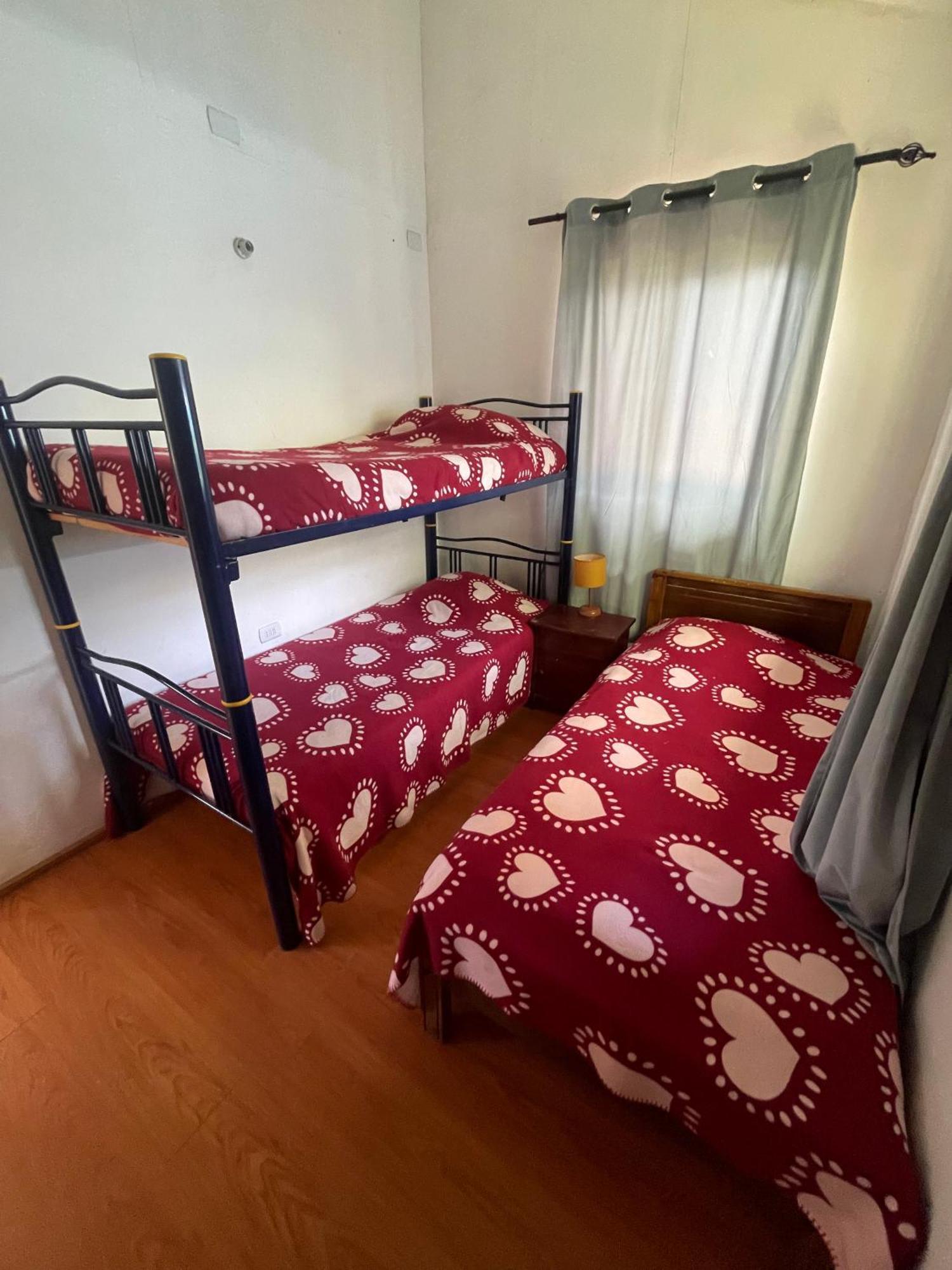 Pua Vaenga Hostel Ханга Роа Екстериор снимка